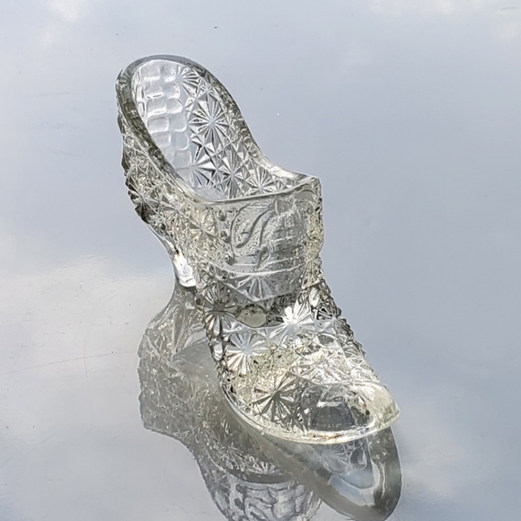 Vntg Daisy and Button Clear Glass Slipper - Picture 9 of 9